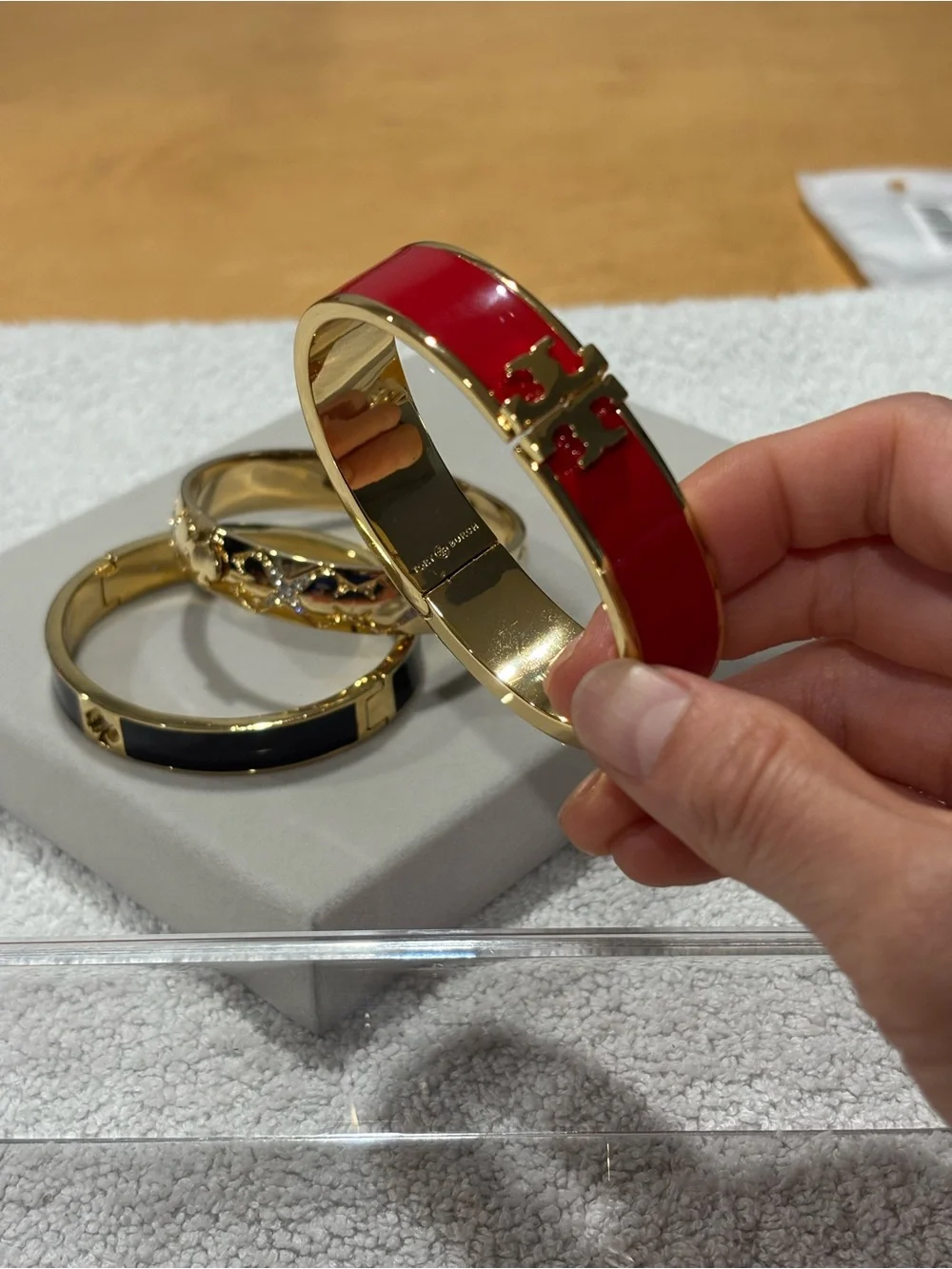 Lot of 3 kate spade and Tory Burch bangles - Picture 7 of 15